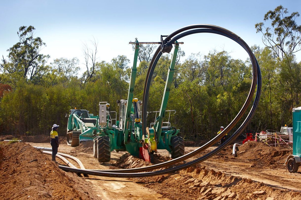 Une charrue à câble en Australie : des tuyaux de 2 x 315 mm