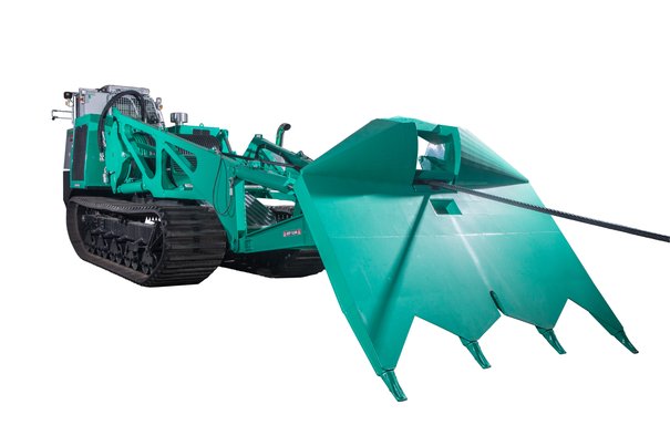 The FOECK Crawler with patented Schwenkmatic pulls the laying plough in pulley with 180 tones of tear-out force